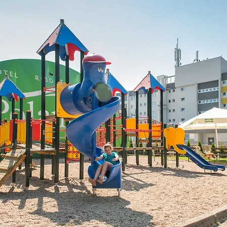 & מלון פולניסה-ז'דוז'